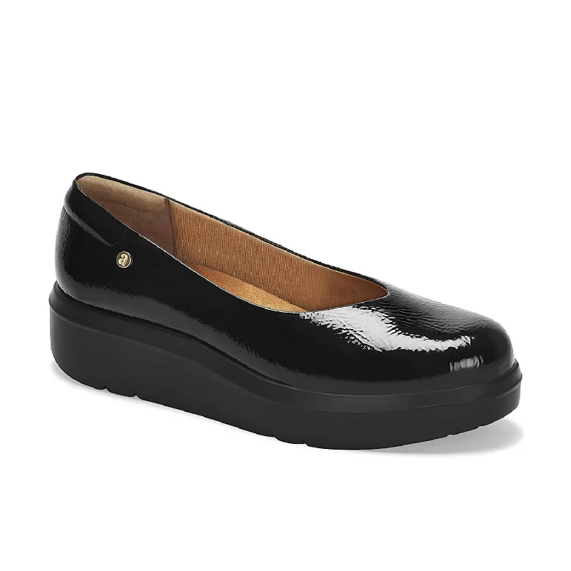 Women's Embroidered Floral Pattern Loafers in Beige for a Spring - Inspired Outfit Women's Platform Patent Moccasins In Black Women's Embroidered Floral Pattern Loafers in Beige for a Spring - Inspired Outfit Women's Platform Patent Moccasins In Black