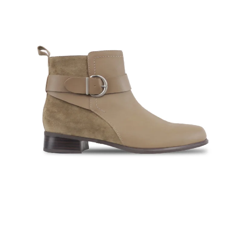 Adjustable Strap Women's Loafers in Tan for a Custom FitCHESTNUT