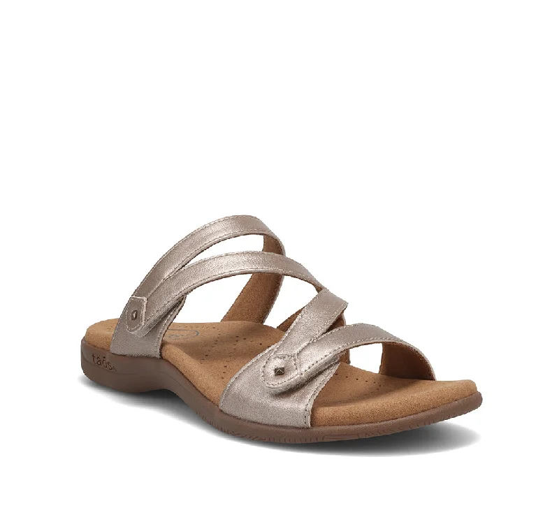 Women's Strappy Gladiator Sandals with Buckle Closures in Tan for a Boho LookDouble U - Champagne Women's Strappy Gladiator Sandals with Buckle Closures in Tan for a Boho LookDouble U - Champagne