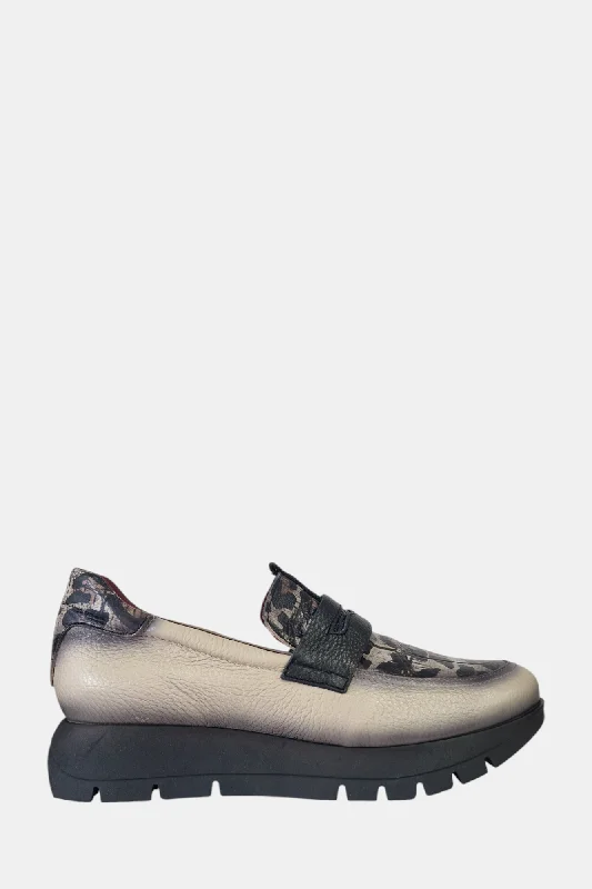 women's ankle boots with round toeJOSE SAENZ 2275 TAUPE AND BLACK LEOPARD FLATFORM SHOE