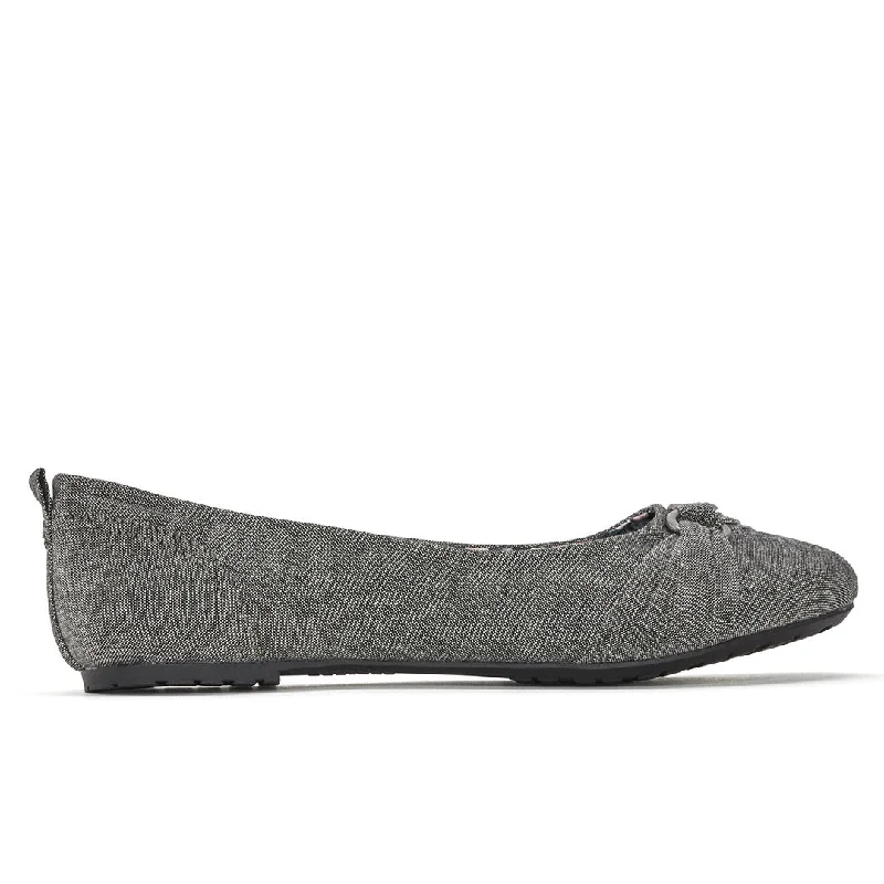 Lace - up women's casual shoes for a secure fitCassie