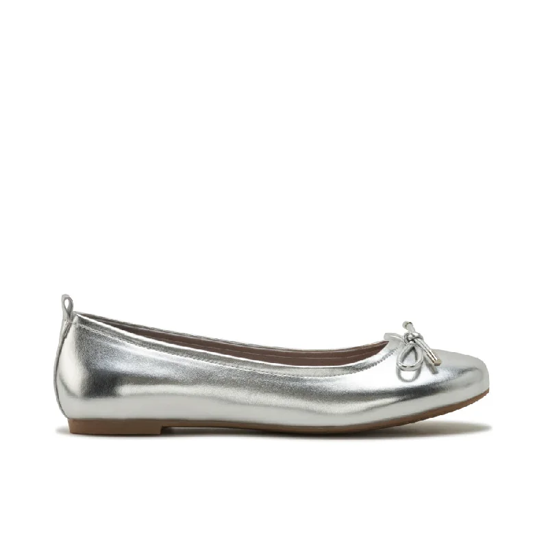 Women's casual trainers with a sporty edgeCASSANDRA