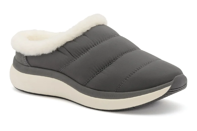 Women's casual shoes with breathable linings for a cool feelMXV Cruise Mule