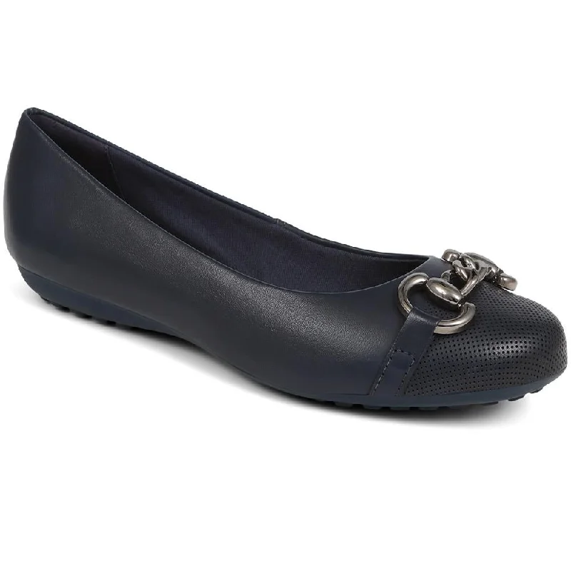 Women's casual shoes for a weekend getawayLeather Ballet Pumps - BOT39007 / 324 914