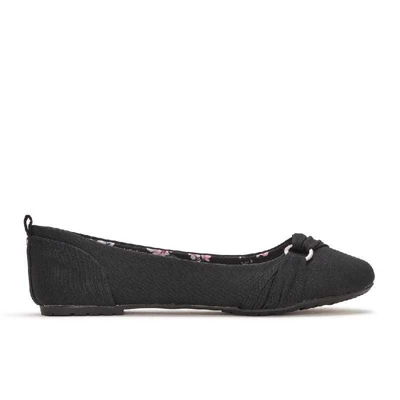 Women's casual shoes in white for a clean lookCassie Eco