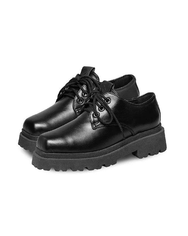Women's casual shoes in beige for a neutral optionSienna Squared Derbs Black made of Vegea grape leather Women's casual shoes in beige for a neutral optionSienna Squared Derbs Black made of Vegea grape leather