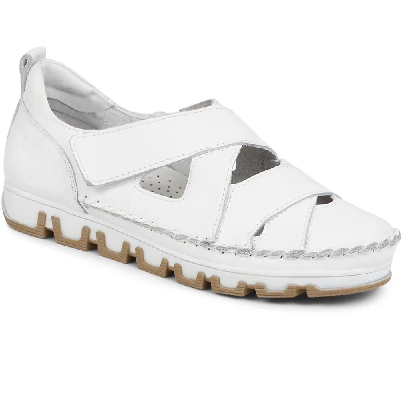 Women's casual shoes in green for a unique touchTouch-Fasten Casual Shoes - SIMIN39015 / 325 672 Women's casual shoes in green for a unique touchTouch-Fasten Casual Shoes - SIMIN39015 / 325 672