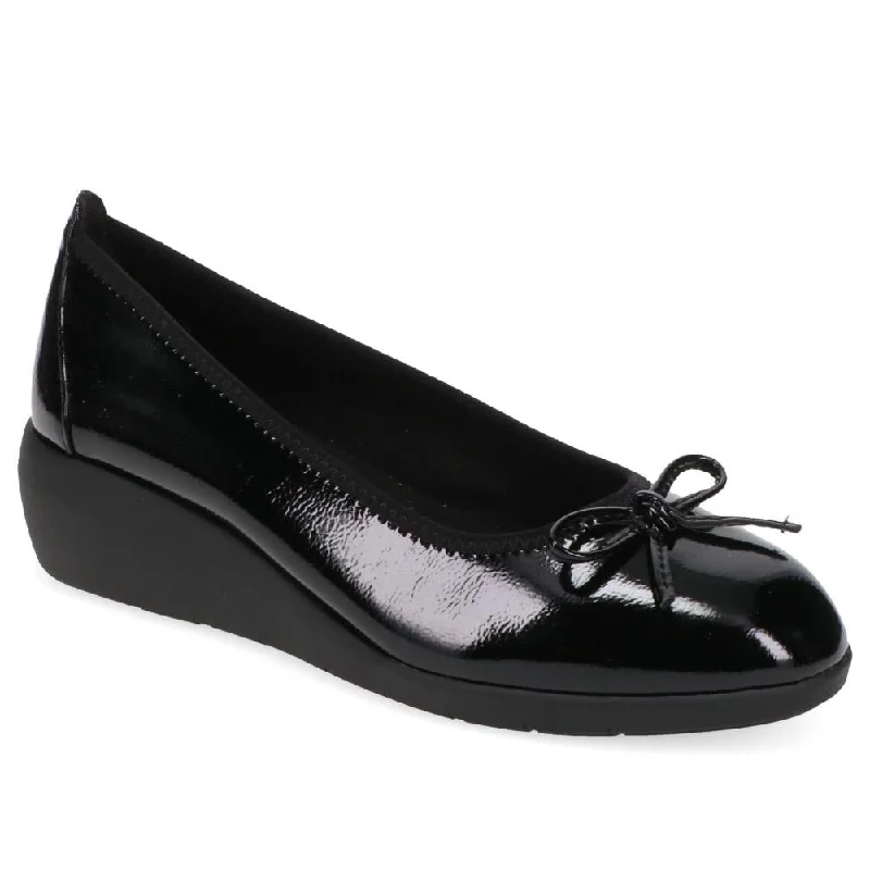 Women's casual shoes in beige for a neutral optionWedge-Heel Pumps - JANSP40017 / 325 687 Women's casual shoes in beige for a neutral optionWedge-Heel Pumps - JANSP40017 / 325 687