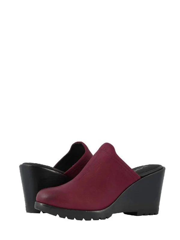 Women's Glitter Mules in Silver for a Shiny and Eye - Catching New Year's PartyWomen After Hours Heeled Mule In Rich Wine Women's Glitter Mules in Silver for a Shiny and Eye - Catching New Year's PartyWomen After Hours Heeled Mule In Rich Wine