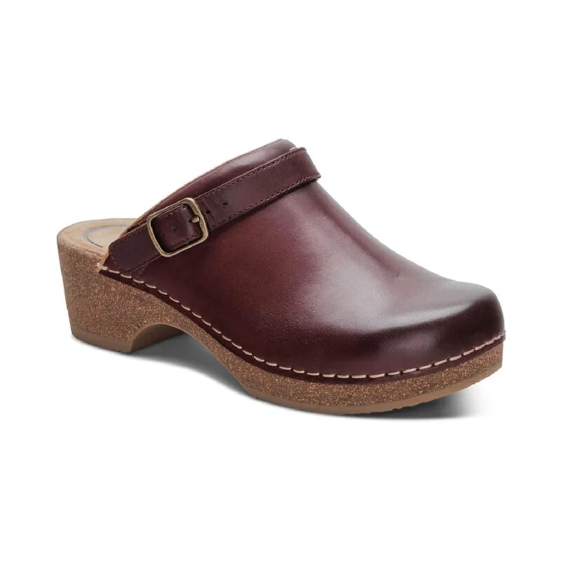 Plus Size Women's Embroidered Velvet Mules in Burgundy for a Luxurious Party OutfitWomen's Beckie Cork Clog With Convertible Sling Back In Burgundy Plus Size Women's Embroidered Velvet Mules in Burgundy for a Luxurious Party OutfitWomen's Beckie Cork Clog With Convertible Sling Back In Burgundy