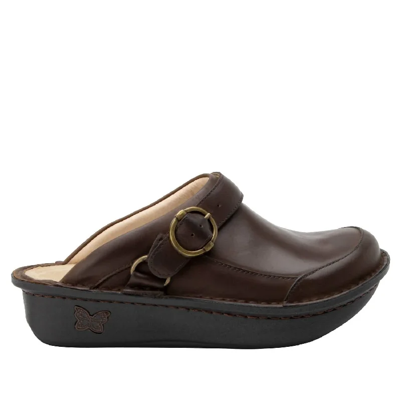 Women's Embroidered Floral Mules in White for a Feminine and Spring - like EnsembleWomen's Seville Clog - Medium Width In Oiled Brown Women's Embroidered Floral Mules in White for a Feminine and Spring - like EnsembleWomen's Seville Clog - Medium Width In Oiled Brown